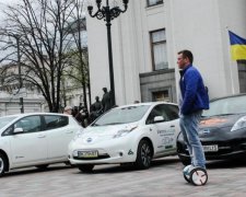 Загорніть два: українці розмітають електромобілі