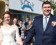 Вакарчук поздравил со свадьбой известного АТОшника, который чудом выжил