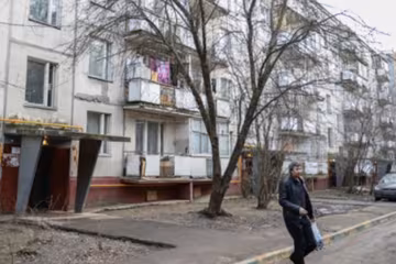 Известный актер выбросился из окна