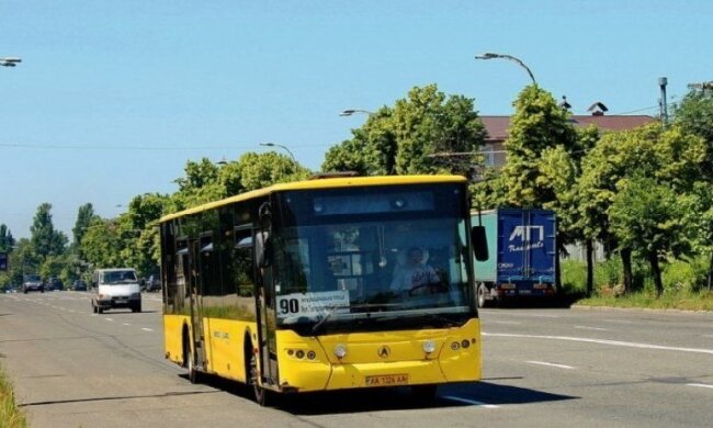 Автобус Киевпастранс на маршруте в Святошинском районе