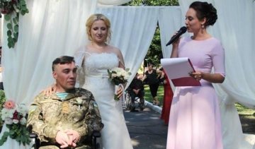 Свадьба раненного воина и волонтера растрогала пользователей сети  (ВИДЕО)