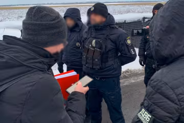 Задержание полицейских с фейковым драгером. Фото: Национальная полиция