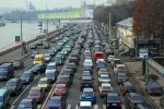 Київ загруз у величезних заторах, водіям нелегко: де краще об'їхати
