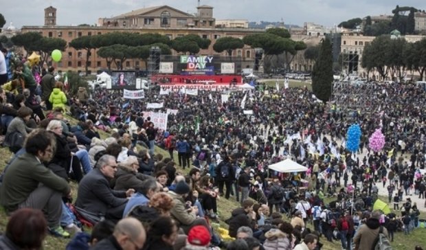 Тисячі італійців протестували проти гей-шлюбів