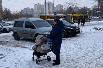 Українці на вулиці, фото: Знай.ua
