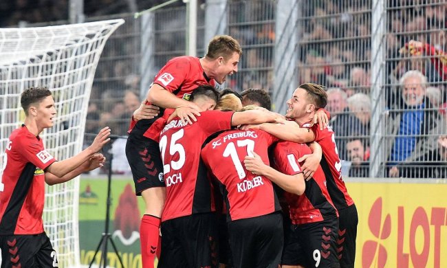 Вратарь пропустил курьезный гол с центра поля: видео