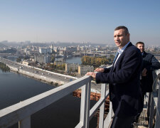 Бережіть голови: життю київських водіїв загрожує ще один "втомлений міст"