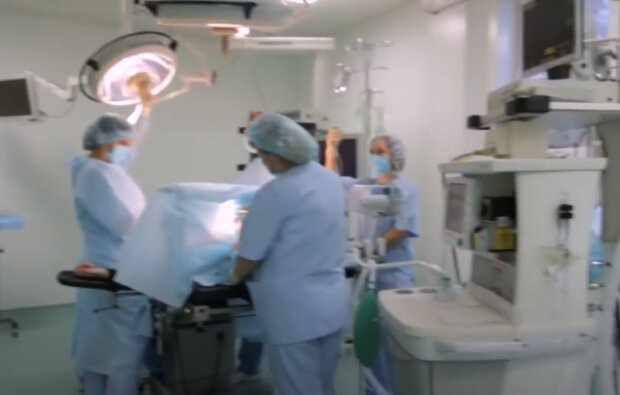 У Тернополі вперше провели операцію без скальпеля, жодного порізу