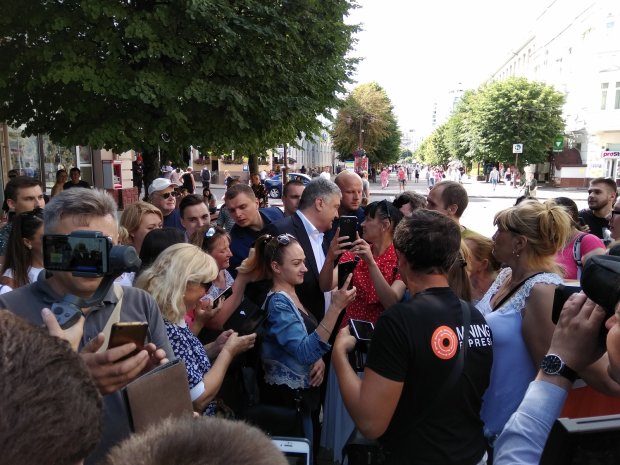 Хмельницький прийняв естафету по "зустрічі" Порошенка: влаштували "ганьбу", відео