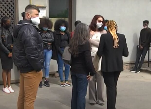В Тернополе подозреваемая в убийстве студента из Африки умоляет отпустить ее к маме, в СИЗО - "плохие условия"