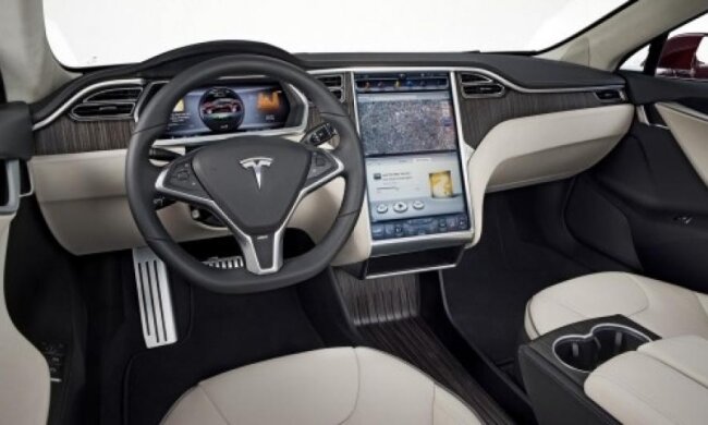 Tesla порадує шанувальників технічними новинками