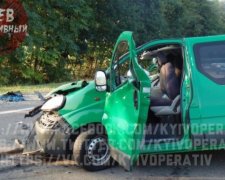 Сонний водій протаранив вантажівку