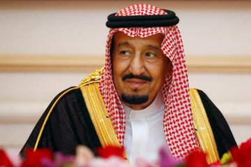 Путіну на замітку: король покарав журналіста за лестощі