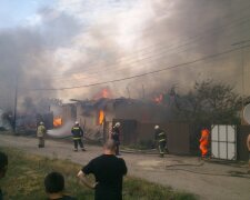 В Харькове вспыхнули склады, огонь пожирает гигантскую территорию: жуткие кадры ЧП