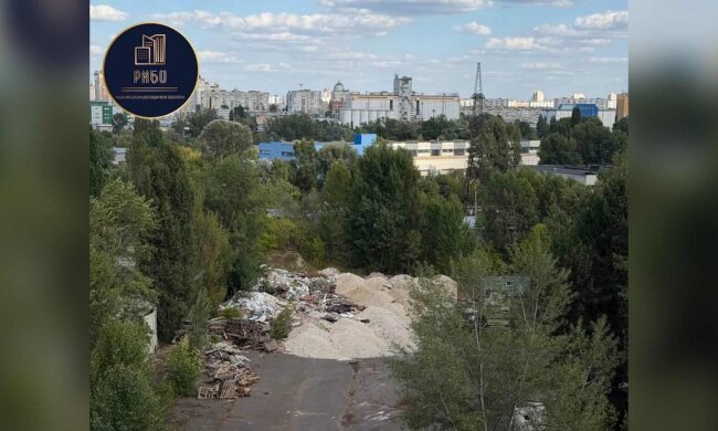 Свалка неизвестных отходов на улице Петра Панча, 11 в Оболонском районе Киева