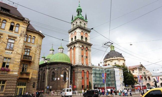Очам відкрилося підземелля з останками: таємнича знахідка в центрі Львова спантеличила вчених
