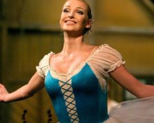 Без башти: Волочкова показала, як готується до ночі з коханцем