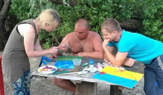 Бойцы АТО рисовали и отдыхали на берегу Азовского моря (фото)