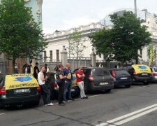 Кожному по "євроблясі": хто з українців отримає авто задарма