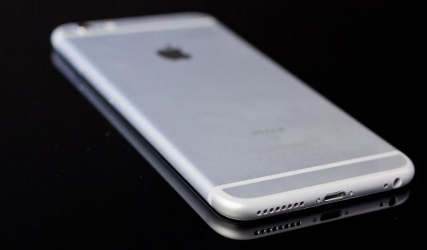 На iPhone 6s вылили кипящую смолу (видео)