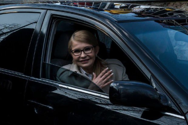 Тимошенко кумедно відреагувала на дзвінки Порошенка: фото