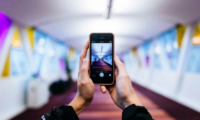 Ніяких дротів: українці створили зарядку мрії для смартфона