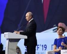 Путин засветил вторую половинку, россияне в шоке: "В Эрмитаж сводил, на лодке покатал, ждем предложения"