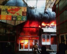 Во время пожара на харьковском рынке вьетнамцы устроили драку, а мародеры крали товар (видео)