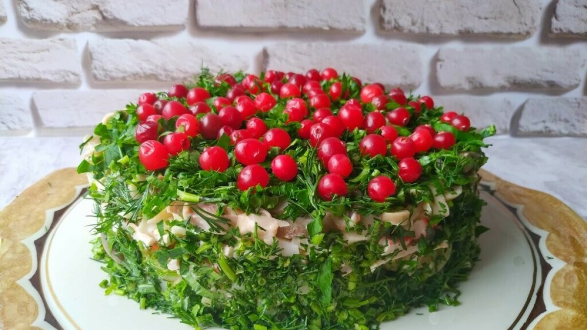 15 вкусных салатов с крабовыми палочками, которые стоит готовить - Лайфхакер