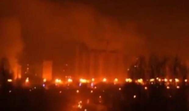 Мережу шокувало відео з палаючого Донецька