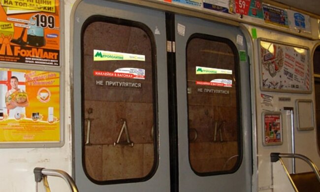 У метро на 50 % зменшать кількість реклами