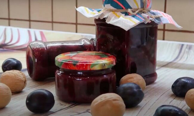 Джем зі слив та горіхів. Скріншот з YouTube