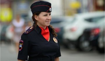 Калінінградських поліцейських переодягнуть у сукні 