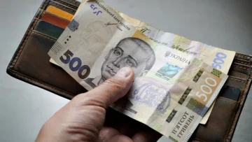 Мінімальна зарплата в Україні: гривні, гроші