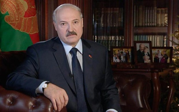 Лукашенко забажав відірвати частину путінської історії