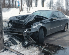 Жуткое ДТП перепугало Киев: влетели в столб и дерево на огромной скорости