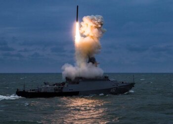 Военный корабль рф в море, фото из свободных источников