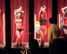 Поліція показала затримання юної "кіпрської" сутенерші