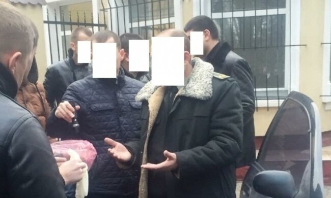 Посадовець наживався на квартирах для бійців АТО (фото)