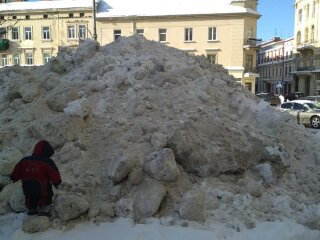 Во Львове коммунальщики в дальнейшем не убирают снег. Фото: Сергей Кантарджян