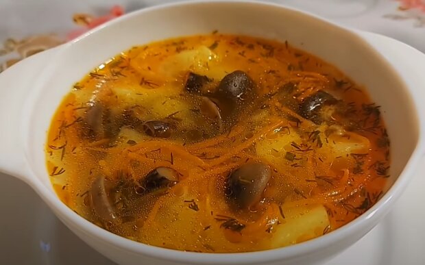 З лісу на тарілку: рецепт зимового супу з маринованими опеньками