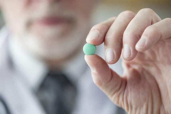 Популярний препарат виявився смертельно небезпечним: що приховує ваша аптечка