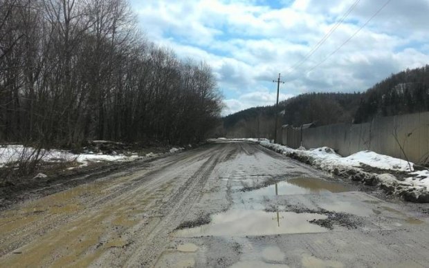 Кошмар в 40 км: найпекельнішу дорогу України показали в мережі