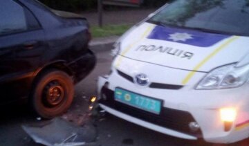 Полицейские на служебном авто сбили таксиста