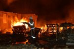 На Львівщині вщент згоріла школа, сотні дітей ледь не загинули: моторошне відео