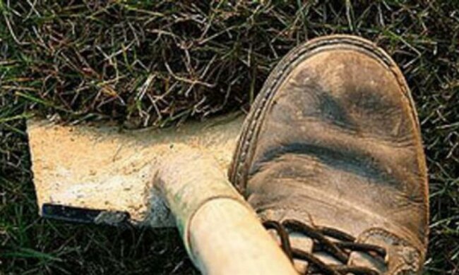 На Рівненщині затримали злочинця, який убив і закопав військового