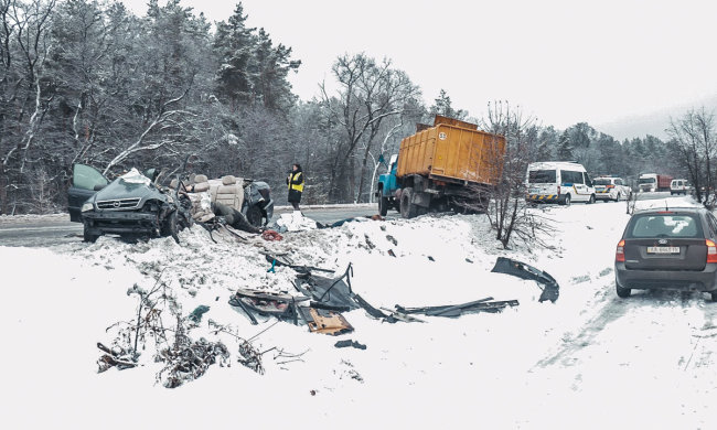 Під Полтавою розбився автобус, багато загиблих: фото жахливої аварії