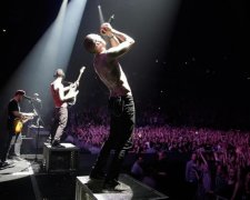 Дочка відомого музиканта зворушила піснею про батька та вокаліста Linkin Park