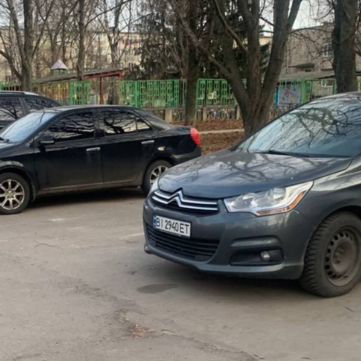 Водители с опытом об этом знают: зачем в салоне автомобиля всегда должна  быть иголка - ЗНАЙ ЮА