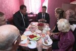 Володимир Зеленський з журналістами, фото: CBS News